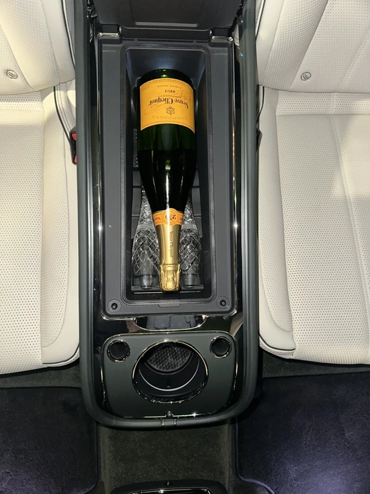 2023 Bentley Bentayga - Image 16 of 16