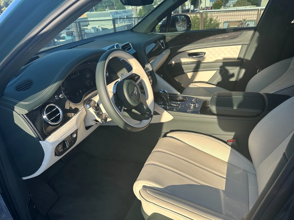2023 Bentley Bentayga - Image 7 of 16