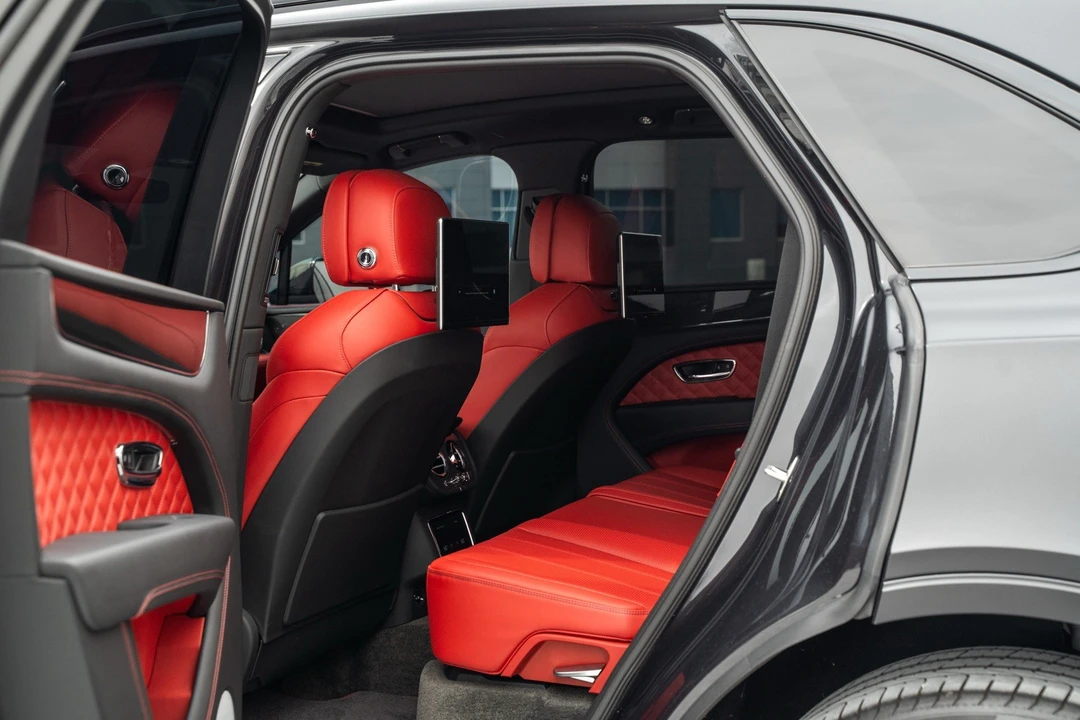2023 Bentley Bentayga - Image 13 of 24