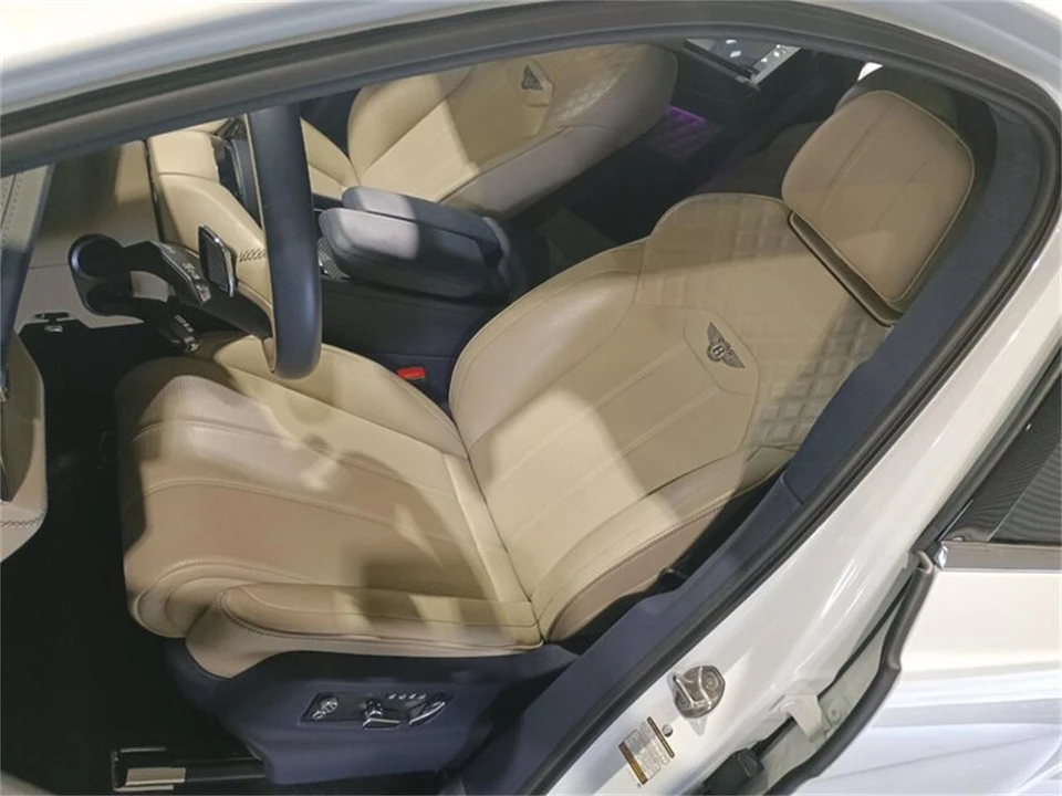 2023 Bentley Bentayga - Image 15 of 31