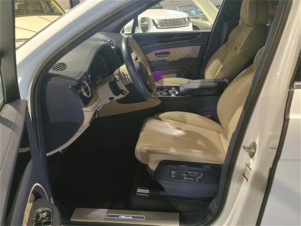 2023 Bentley Bentayga - Image 14 of 31