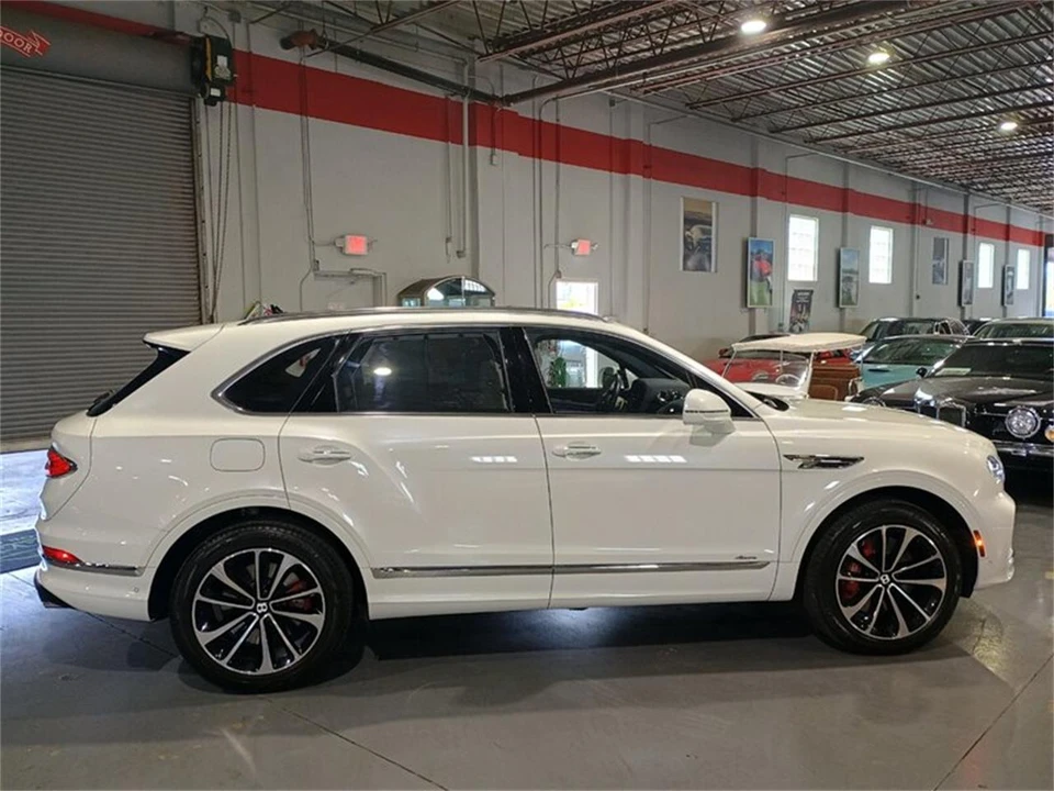 2023 Bentley Bentayga - Image 6 of 31