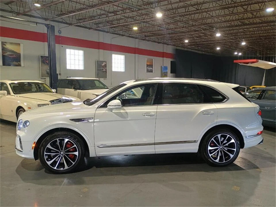 2023 Bentley Bentayga - Image 2 of 31