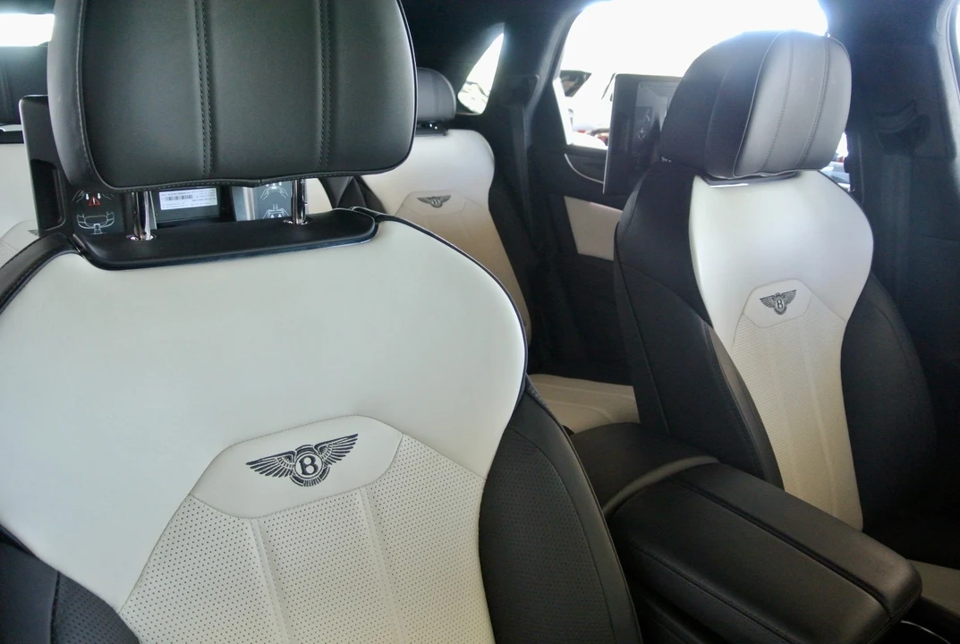 2023 Bentley Bentayga - Image 10 of 21