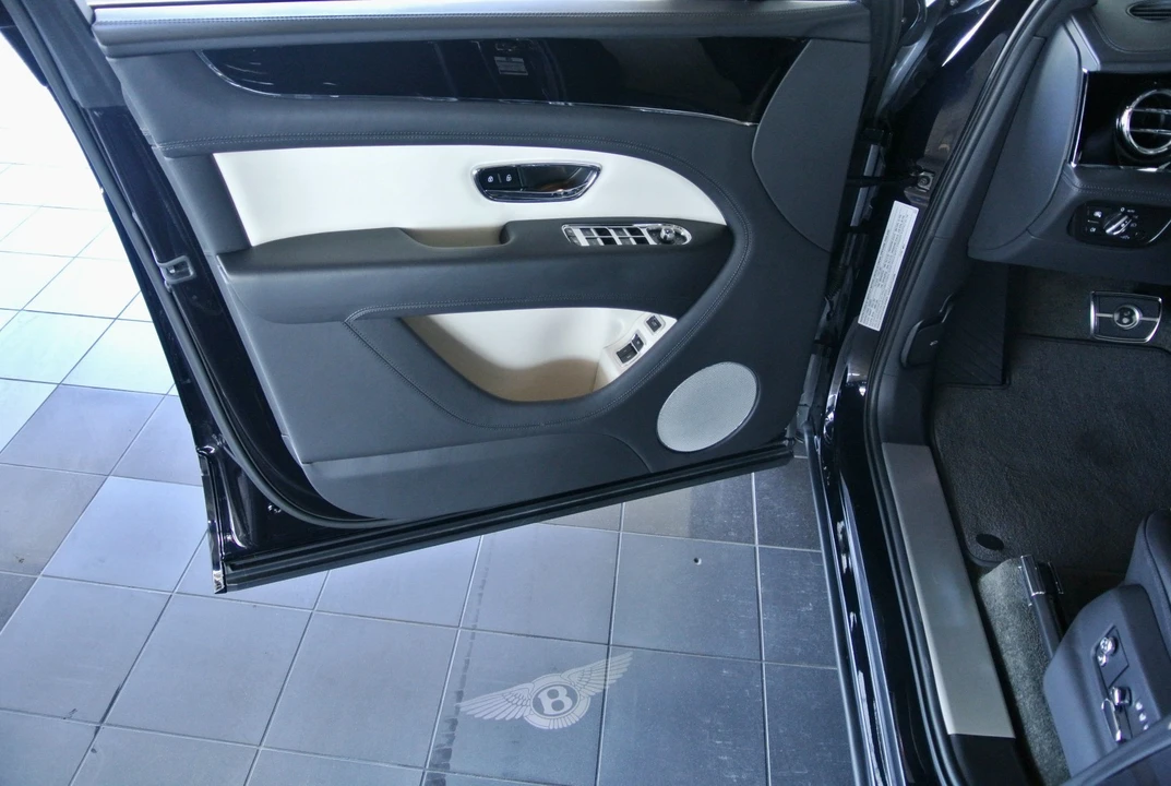 2023 Bentley Bentayga - Image 7 of 21