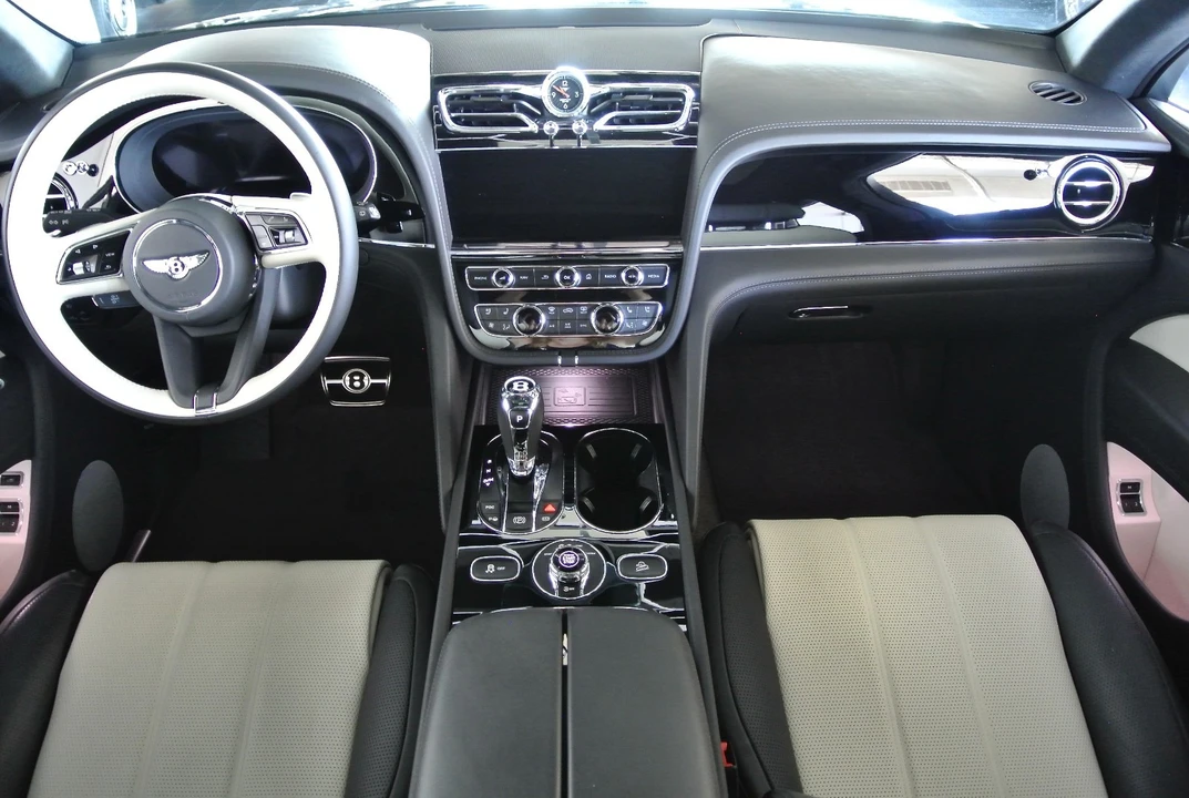 2023 Bentley Bentayga - Image 8 of 21