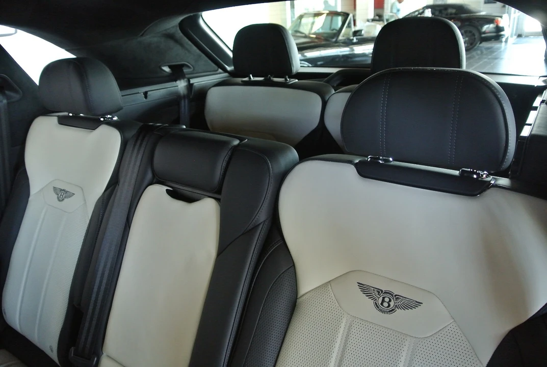 2023 Bentley Bentayga - Image 18 of 21