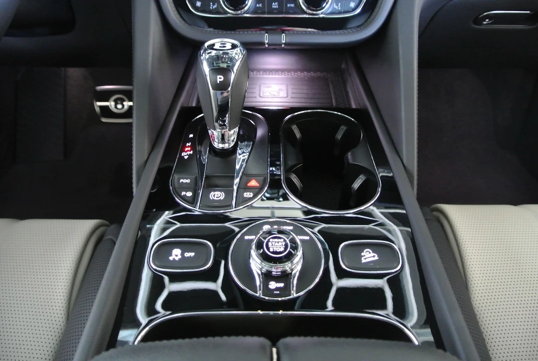 2023 Bentley Bentayga - Image 13 of 21