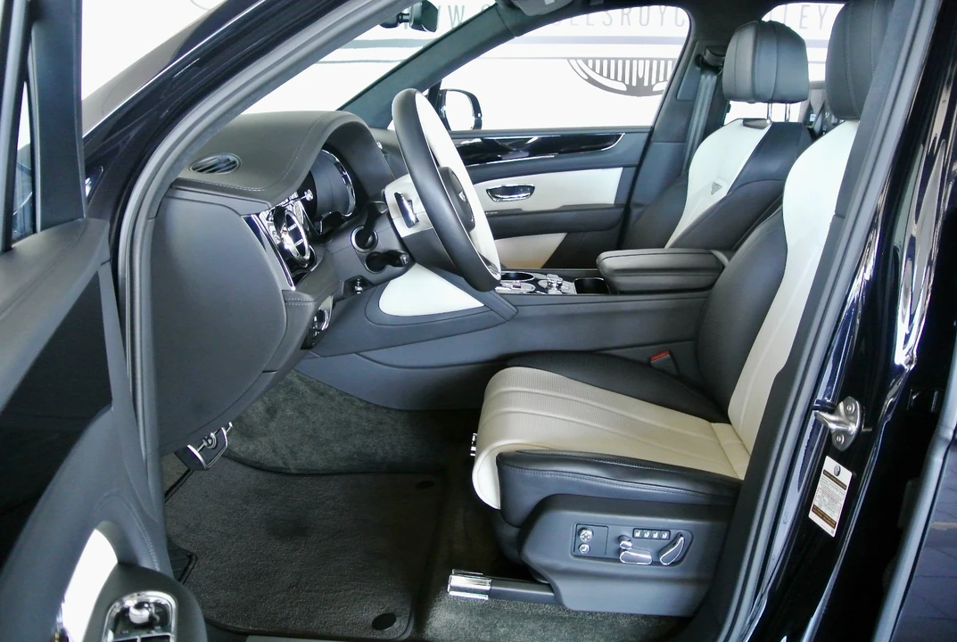 2023 Bentley Bentayga - Image 9 of 21