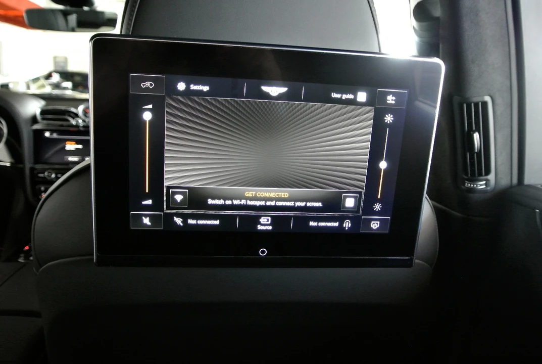 2023 Bentley Bentayga - Image 19 of 21
