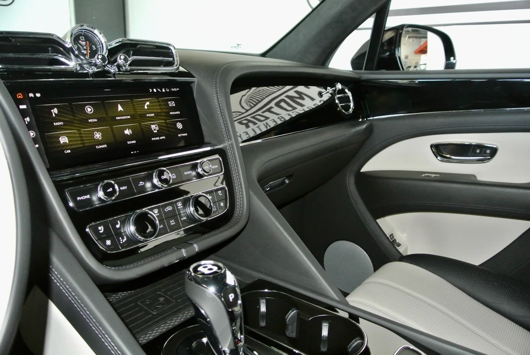 2023 Bentley Bentayga - Image 12 of 21