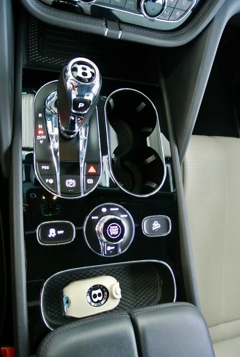 2023 Bentley Bentayga - Image 11 of 21