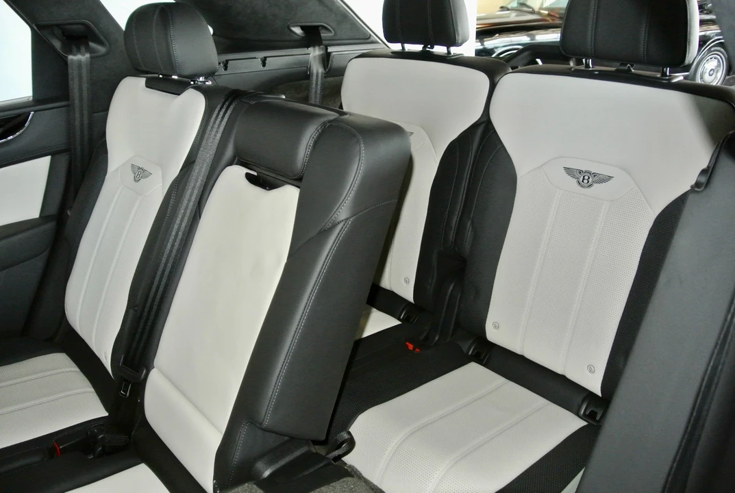 2023 Bentley Bentayga - Image 17 of 21