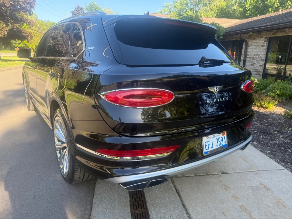 2023 Bentley Bentayga - Image 6 of 26