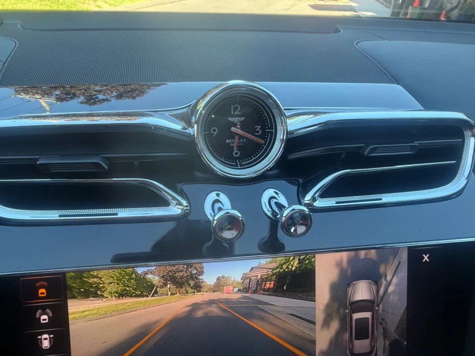 2023 Bentley Bentayga - Image 13 of 26