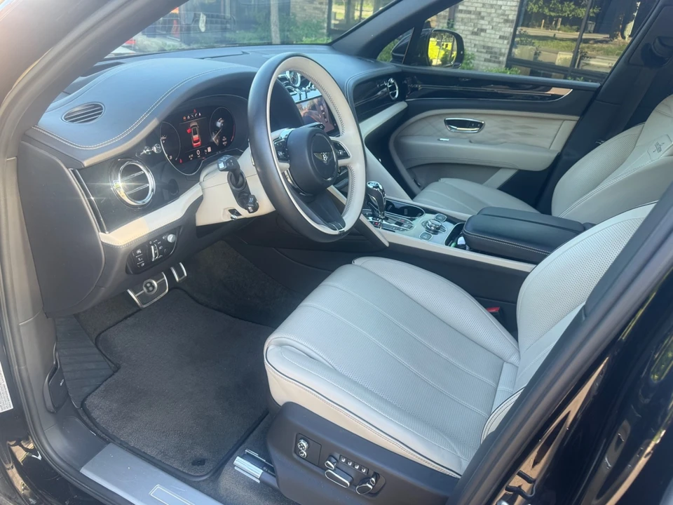 2023 Bentley Bentayga - Image 10 of 26