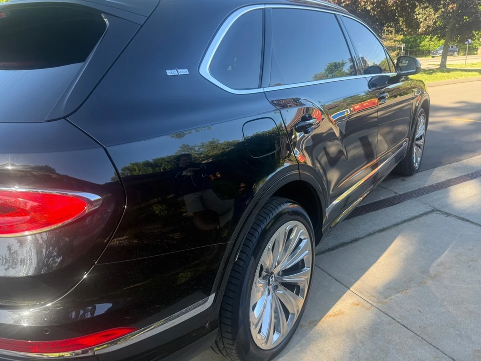 2023 Bentley Bentayga - Image 7 of 26