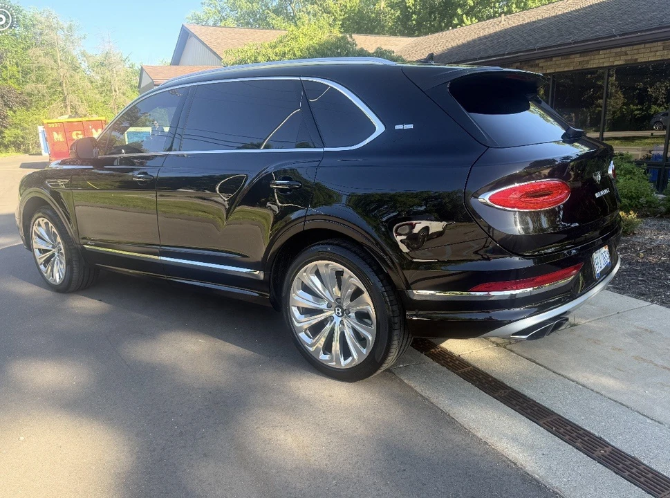 2023 Bentley Bentayga - Image 5 of 26