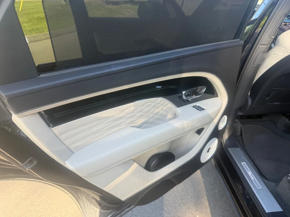 2023 Bentley Bentayga - Image 19 of 26