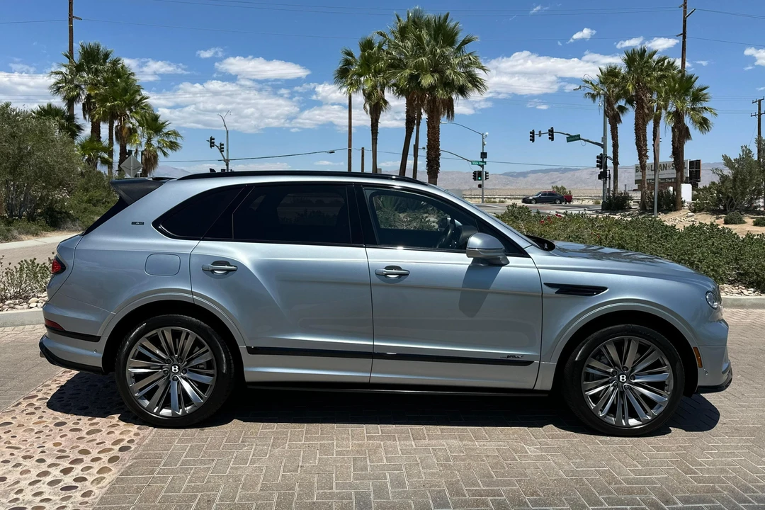 2023 Bentley Bentayga Speed - Image 3 of 31