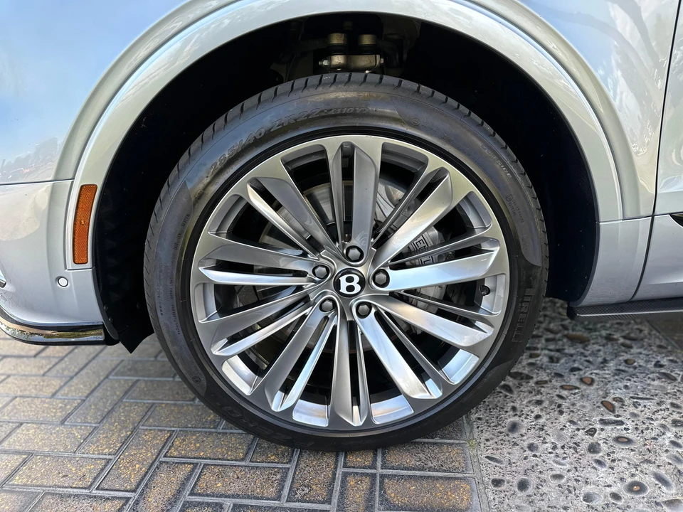 2023 Bentley Bentayga Speed - Image 21 of 31