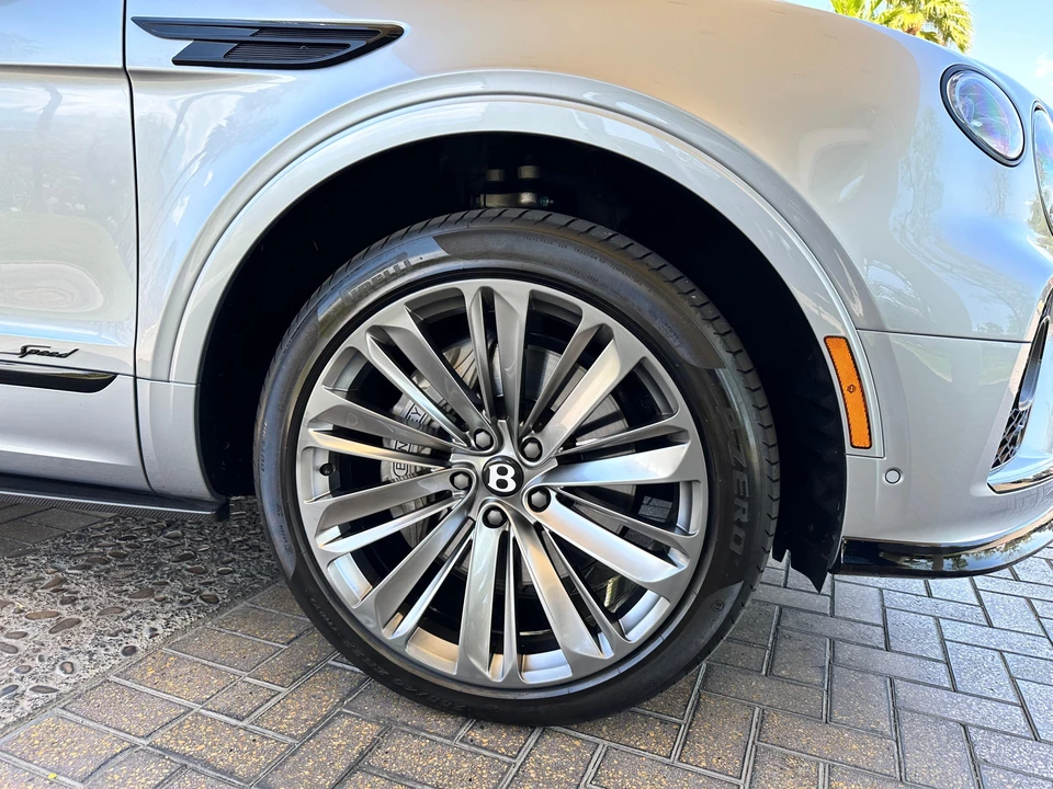2023 Bentley Bentayga Speed - Image 24 of 31