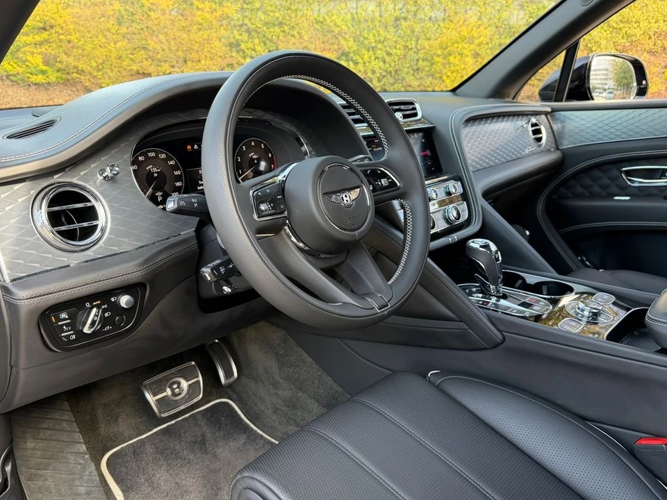 2023 Bentley Bentayga Speed - Image 17 of 31