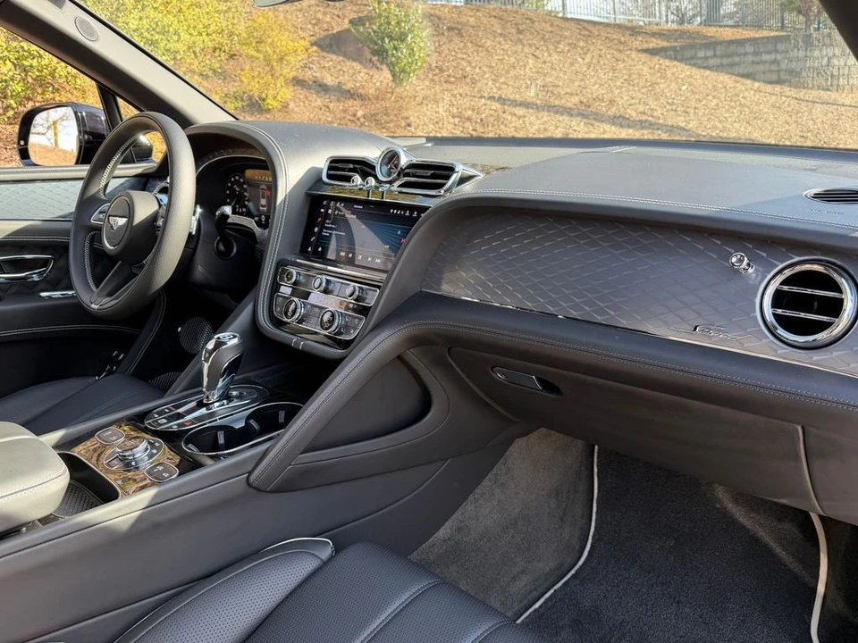 2023 Bentley Bentayga Speed - Image 2 of 31