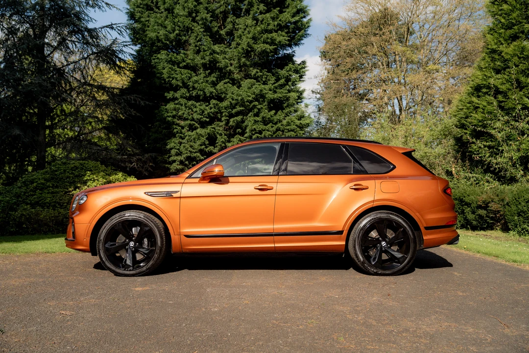 2023 Bentley Bentayga - Image 8 of 31