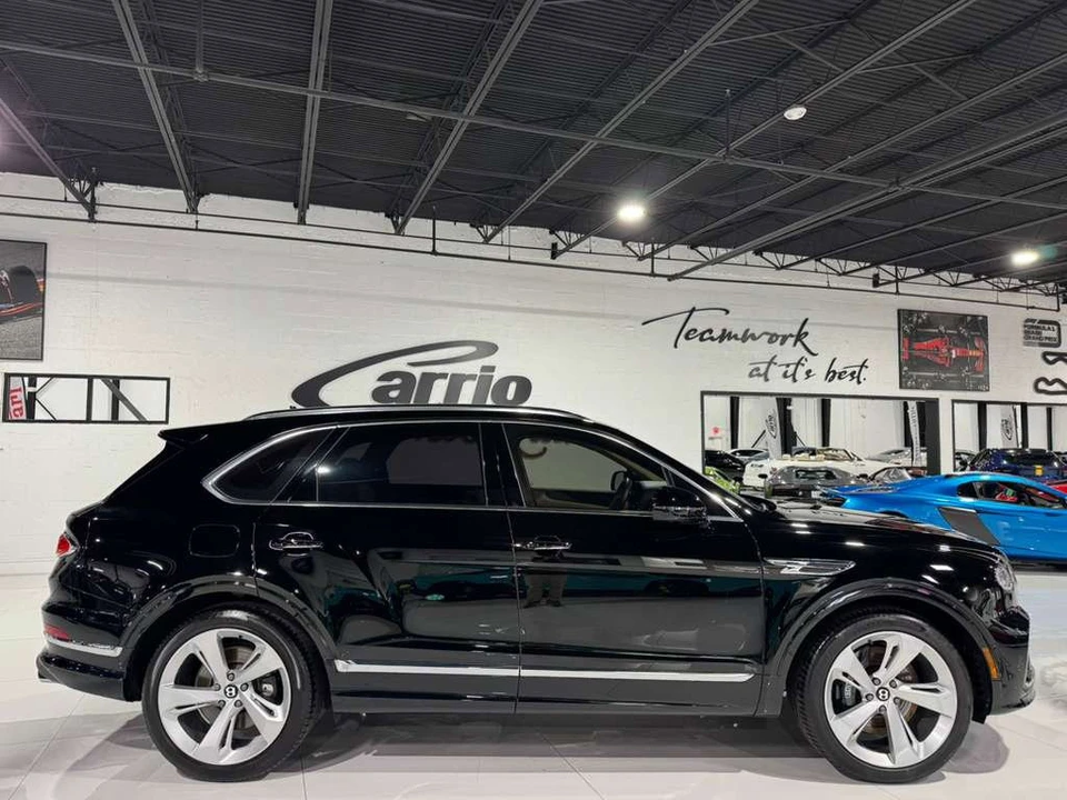 2023 Bentley Bentayga - Image 8 of 12