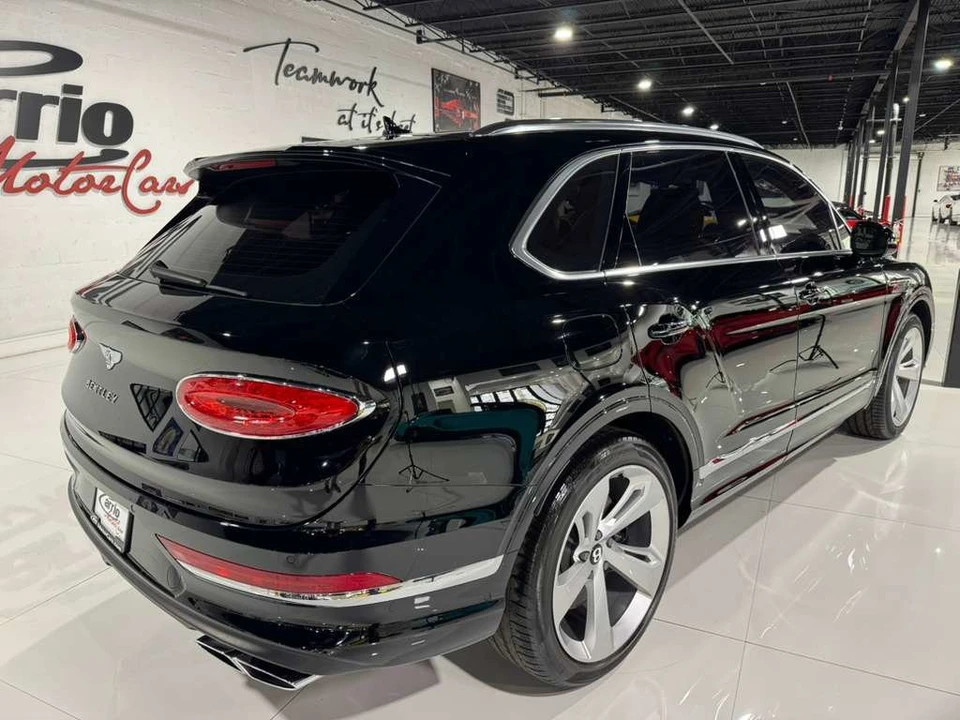 2023 Bentley Bentayga - Image 7 of 12