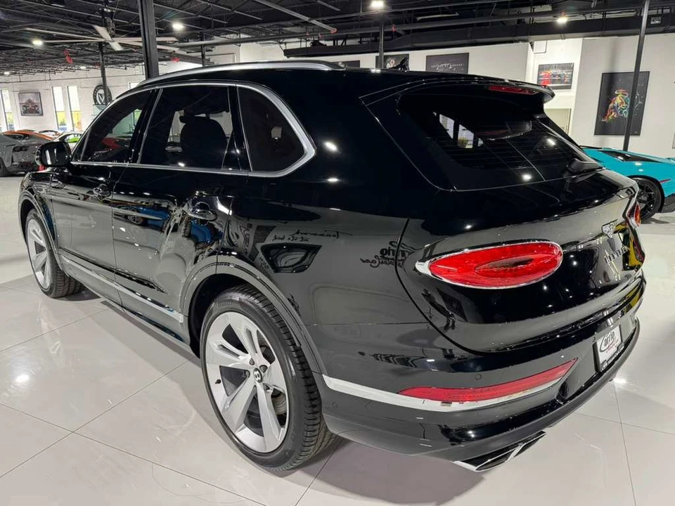 2023 Bentley Bentayga - Image 5 of 12