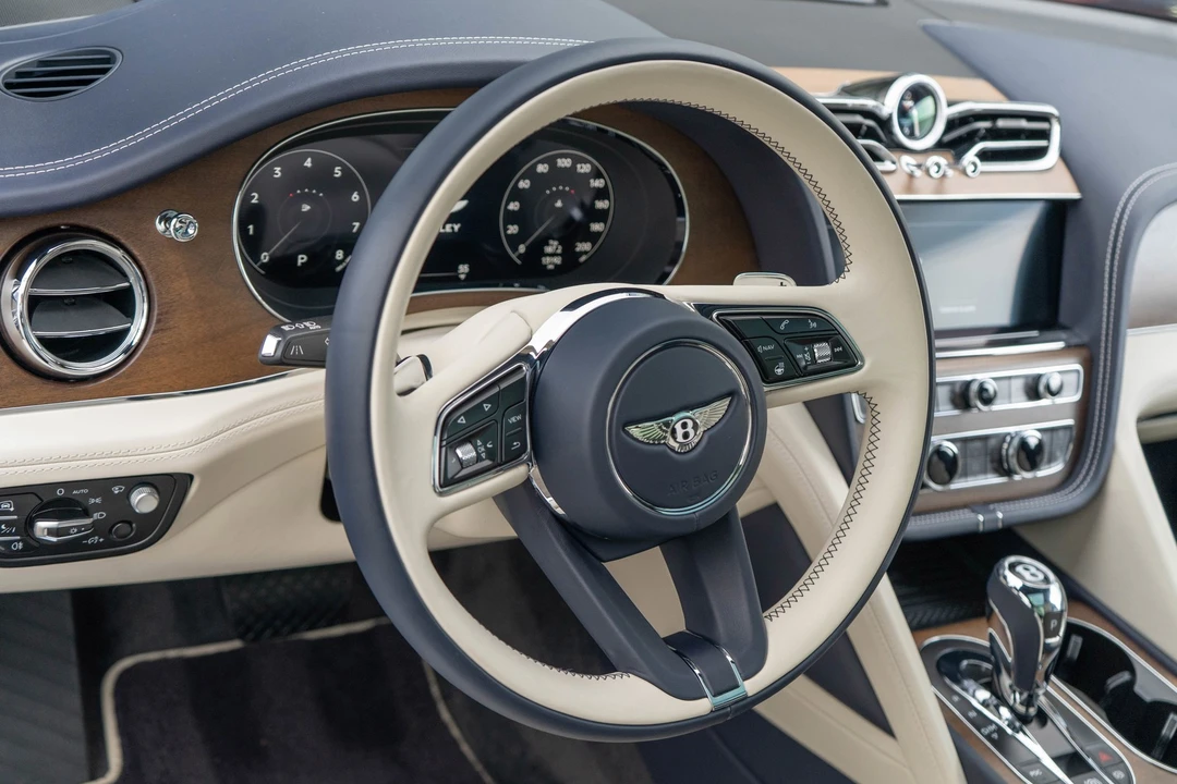 2023 Bentley Bentayga - Image 14 of 21