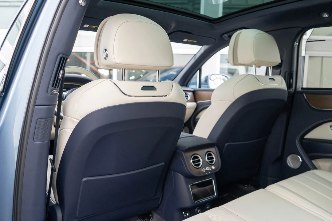 2023 Bentley Bentayga - Image 27 of 31