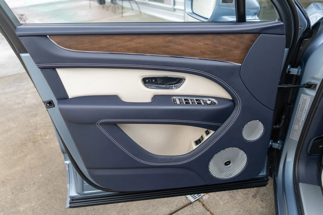 2023 Bentley Bentayga - Image 10 of 21