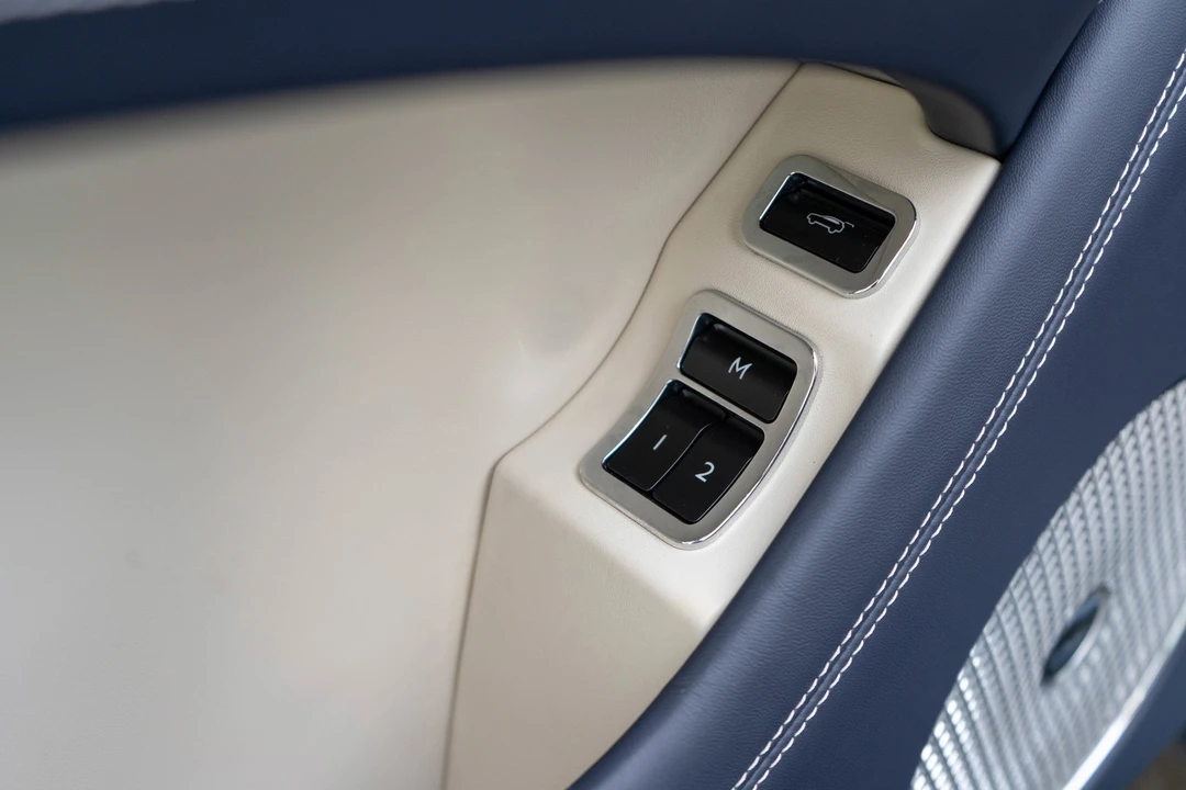 2023 Bentley Bentayga - Image 13 of 21