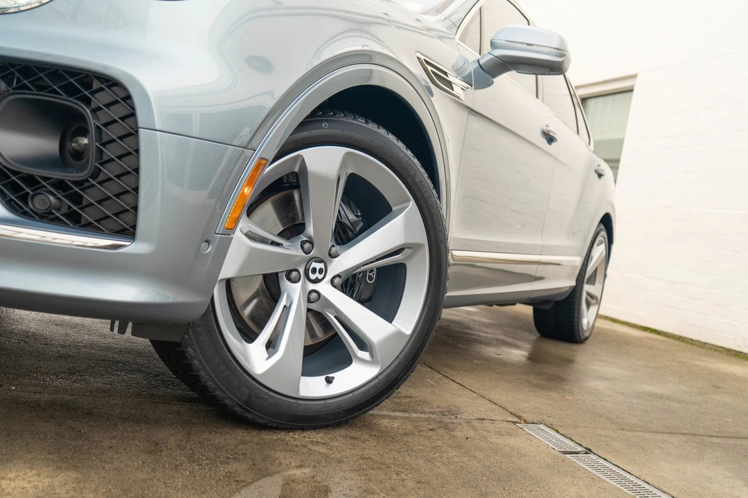 2023 Bentley Bentayga - Image 3 of 21