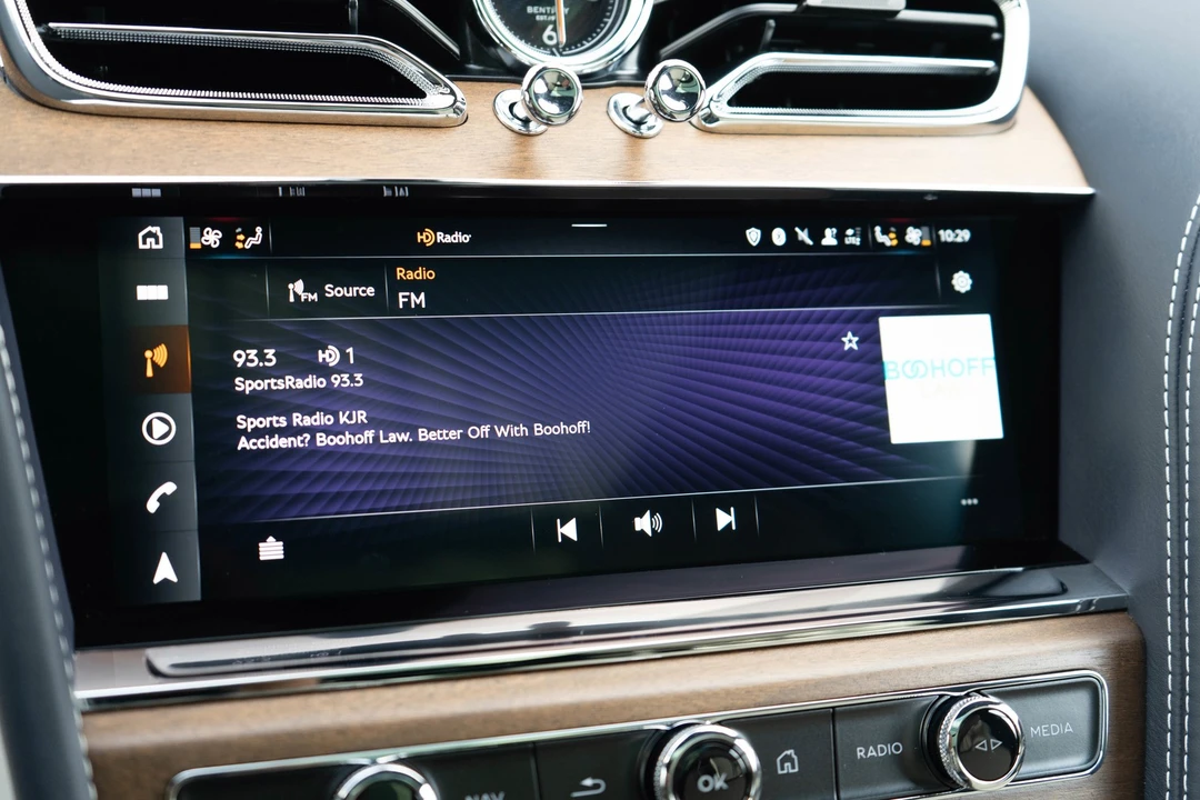 2023 Bentley Bentayga - Image 23 of 31