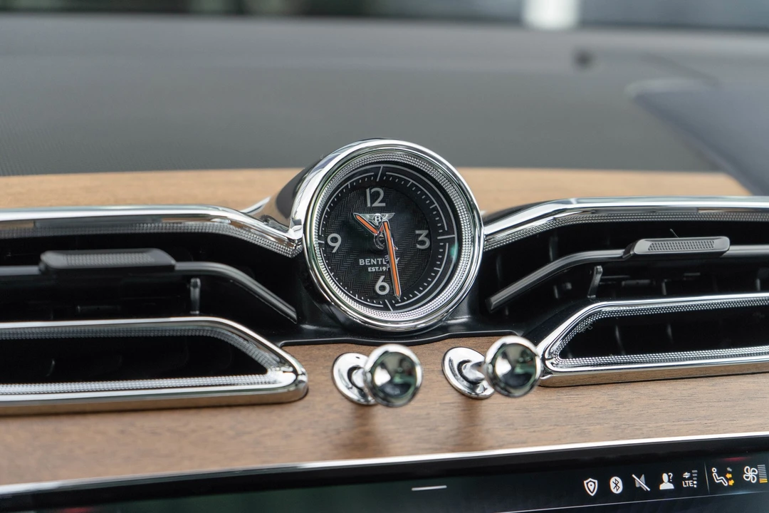 2023 Bentley Bentayga - Image 17 of 21