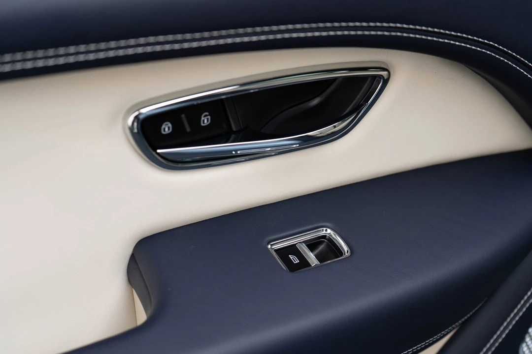 2023 Bentley Bentayga - Image 29 of 31