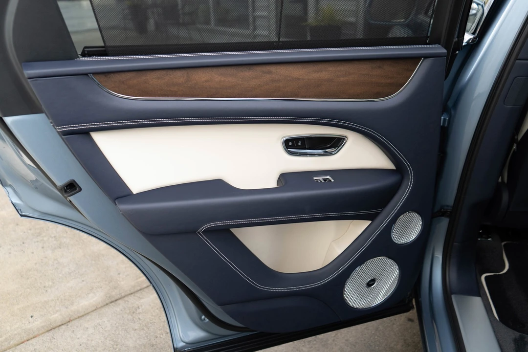 2023 Bentley Bentayga - Image 28 of 31