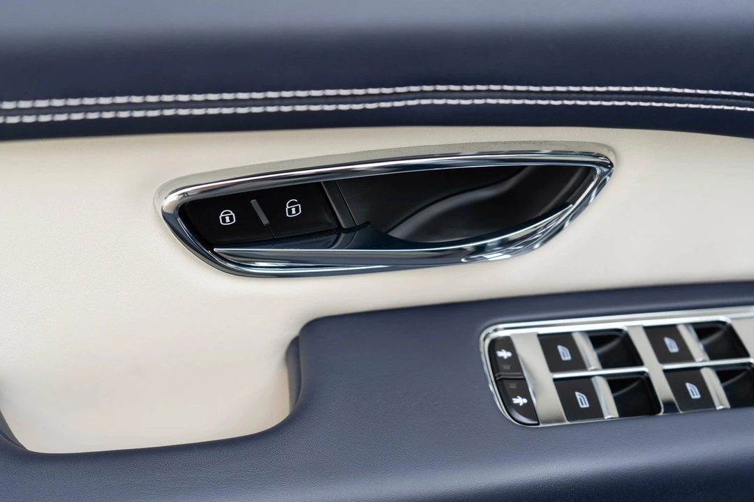 2023 Bentley Bentayga - Image 12 of 21
