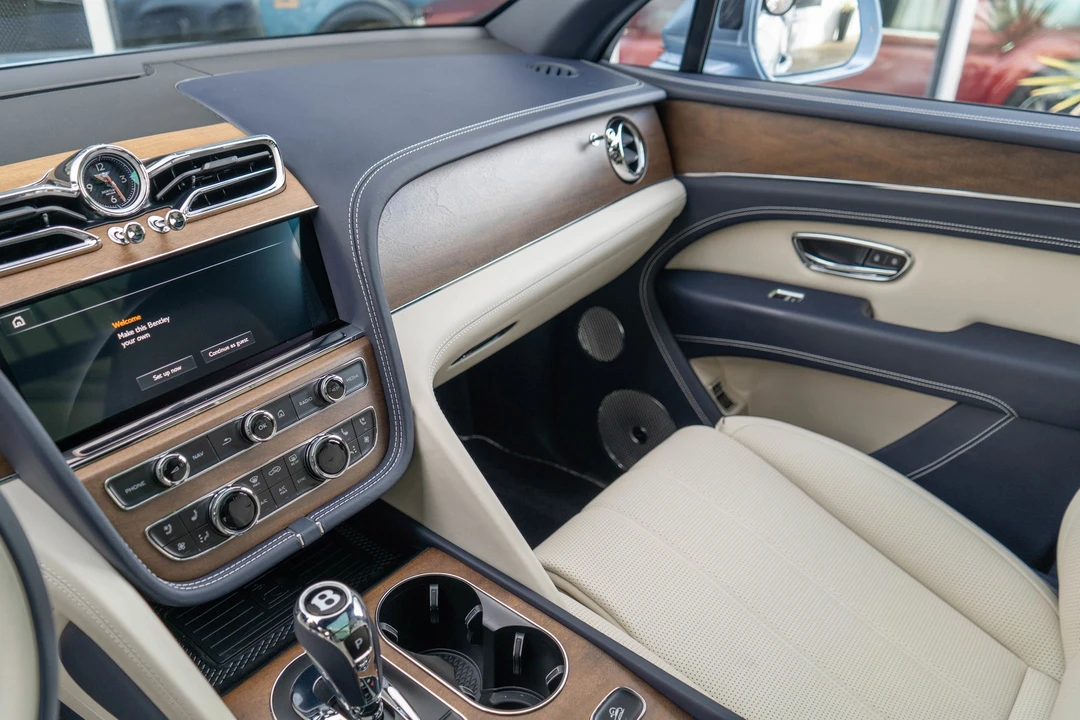 2023 Bentley Bentayga - Image 16 of 21