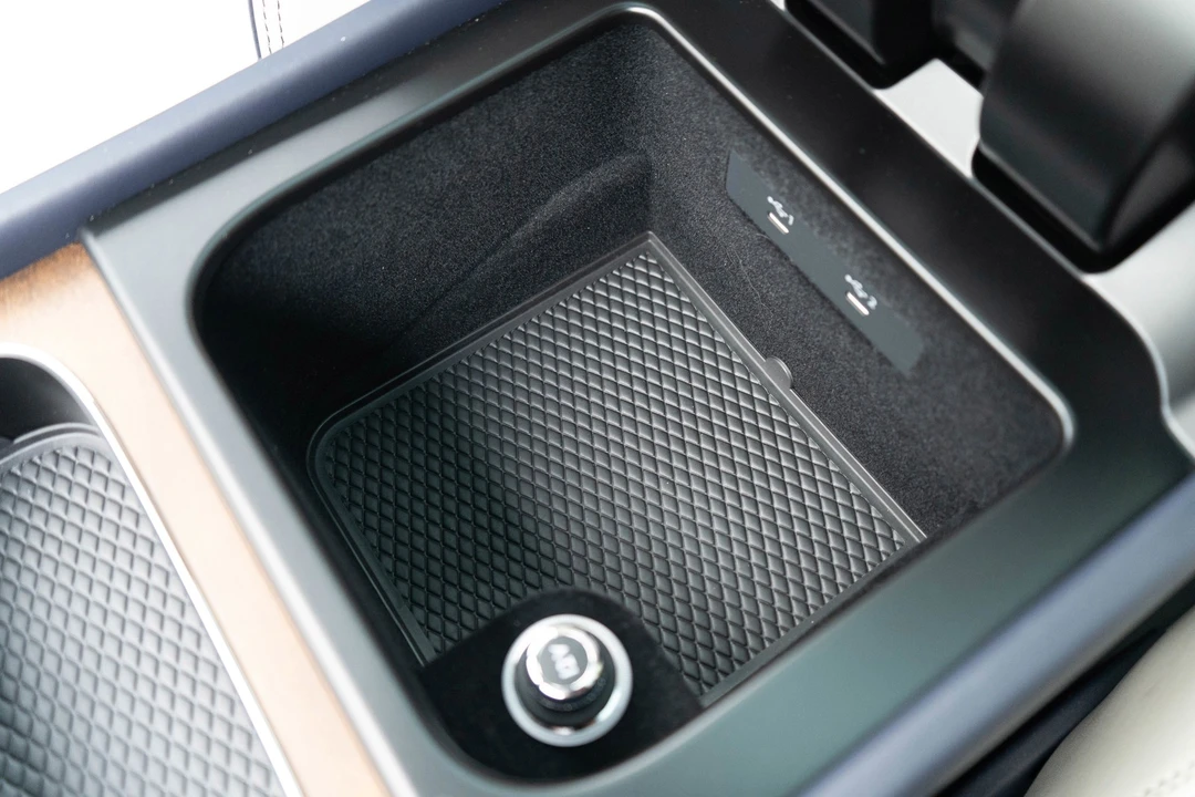 2023 Bentley Bentayga - Image 26 of 31