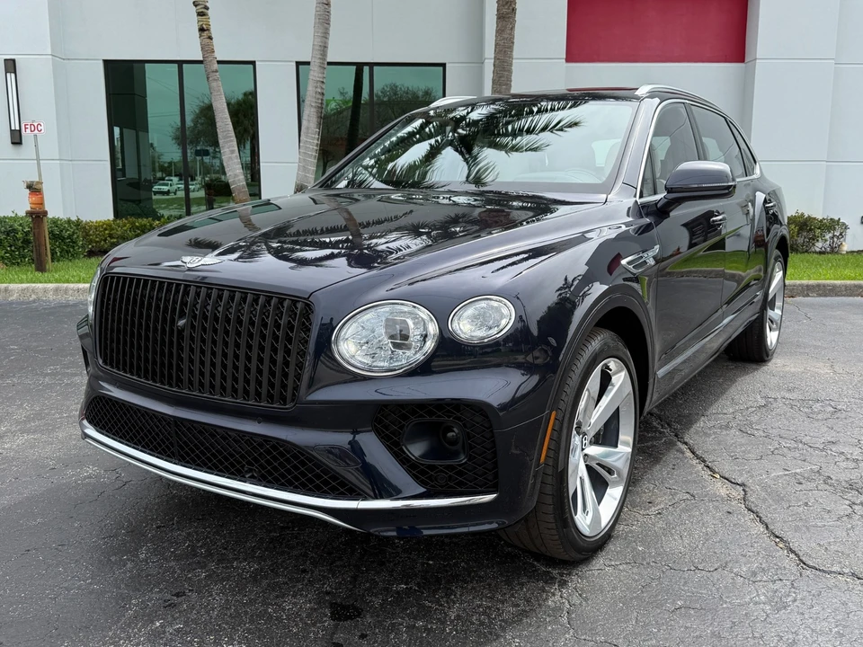 2023 Bentley Bentayga - Image 9 of 21