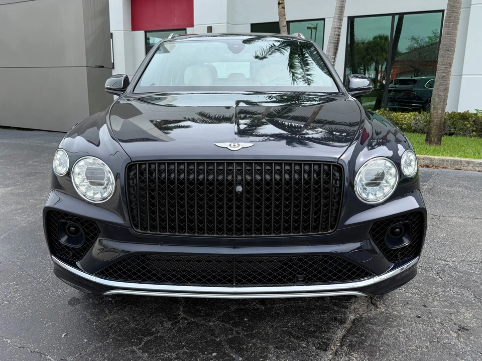 2023 Bentley Bentayga - Image 7 of 31
