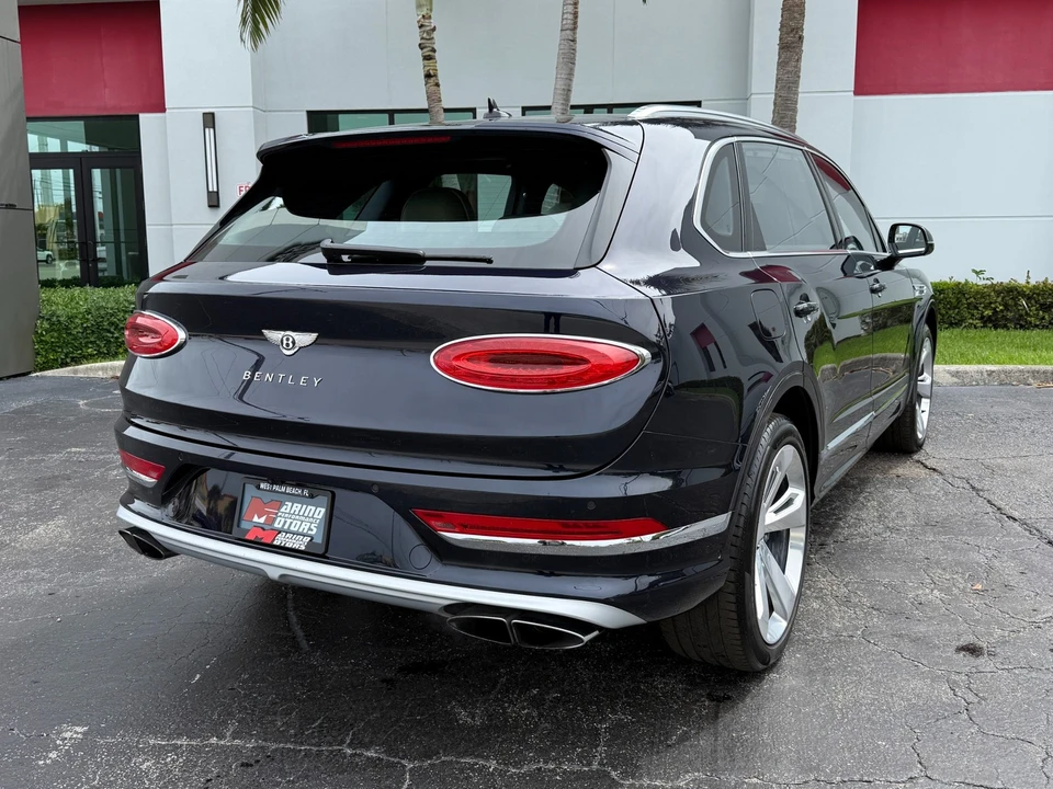 2023 Bentley Bentayga - Image 18 of 31