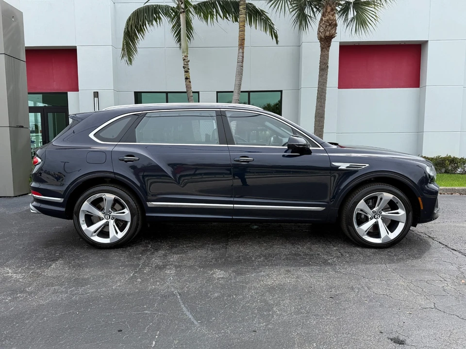 2023 Bentley Bentayga - Image 2 of 21