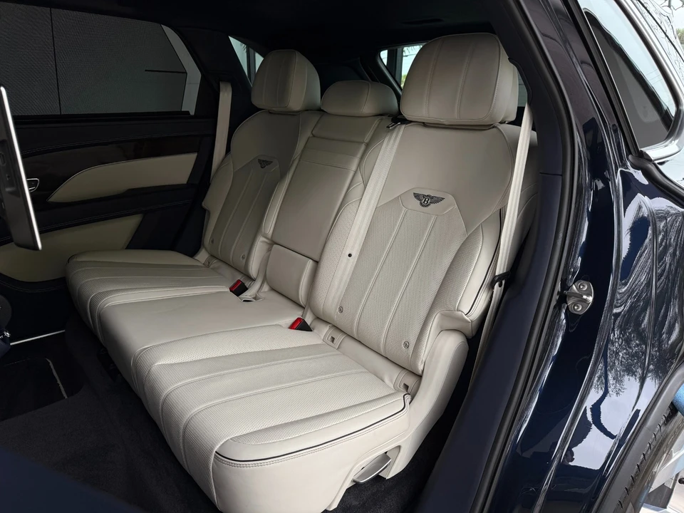 2023 Bentley Bentayga - Image 27 of 31