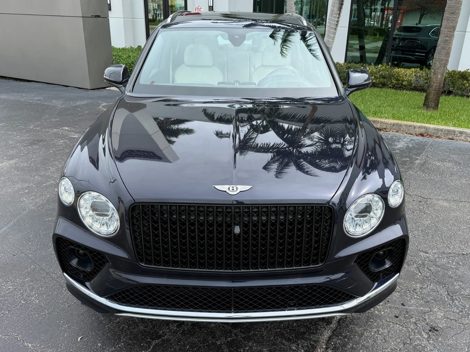 2023 Bentley Bentayga - Image 8 of 31